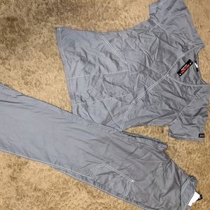 NWT WOMENS SCRUB SET Size SMALL